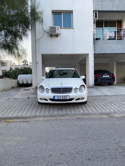 Mercedes-Benz E 220 — 8