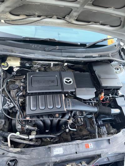 Mazda Axela — 4