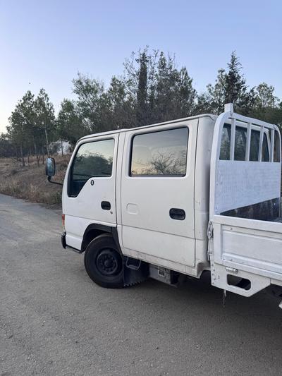 Isuzu Elf — 3