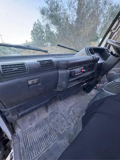 Isuzu Elf — 10