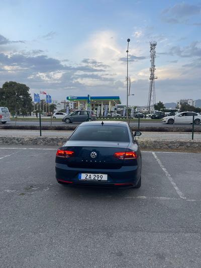 Volkswagen Passat — 1