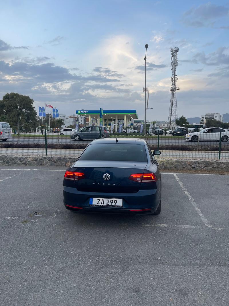 Volkswagen Passat — 1/10