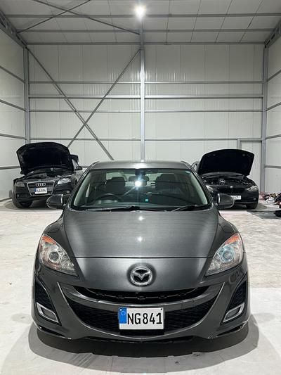 Mazda Axela — 3