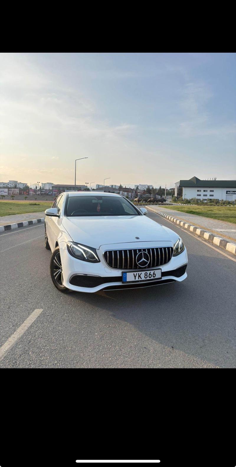 Mercedes-Benz E 220d — 1/8