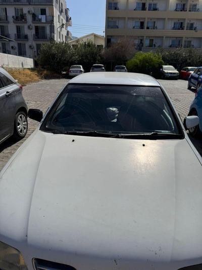 Nissan Sunny — 4