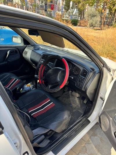 Nissan Sunny — 6