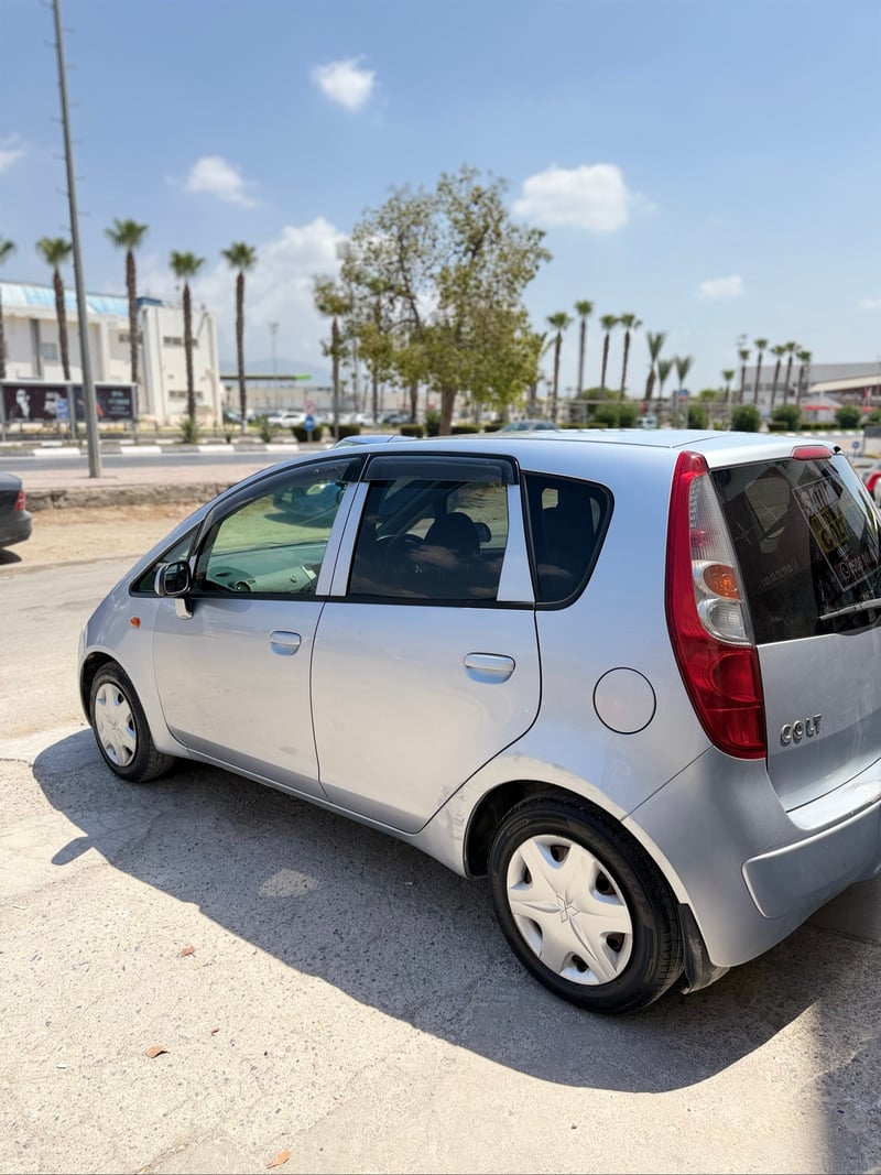 Mitsubishi Colt — 4