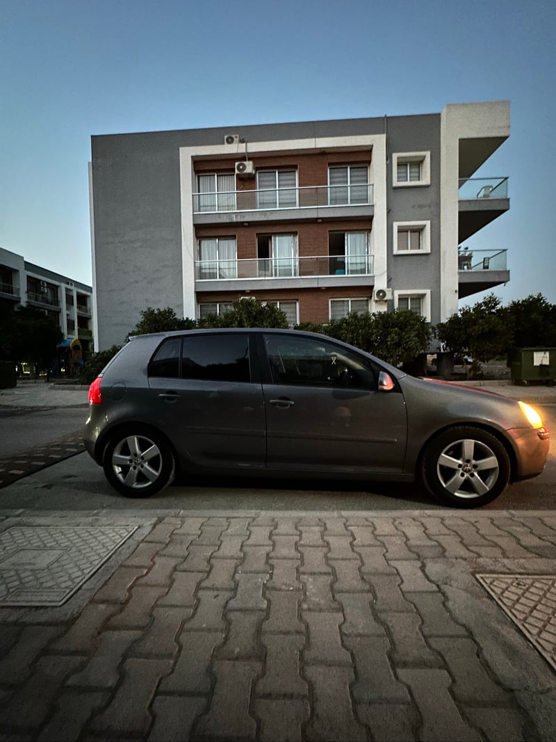 Volkswagen Golf — 3