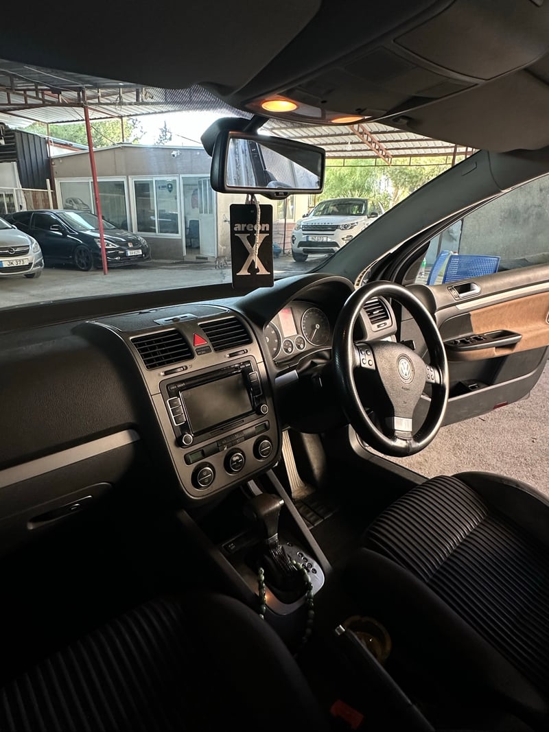 Volkswagen Golf — 5