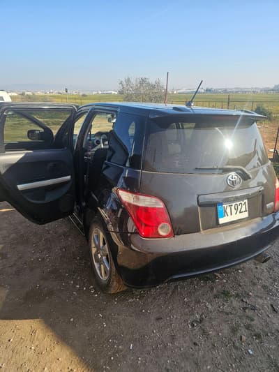 Toyota Ist — 1