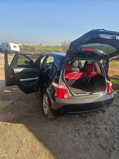 Toyota Ist — 8