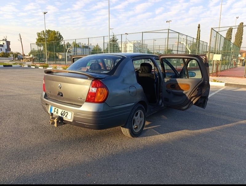 Renault Clio — 6