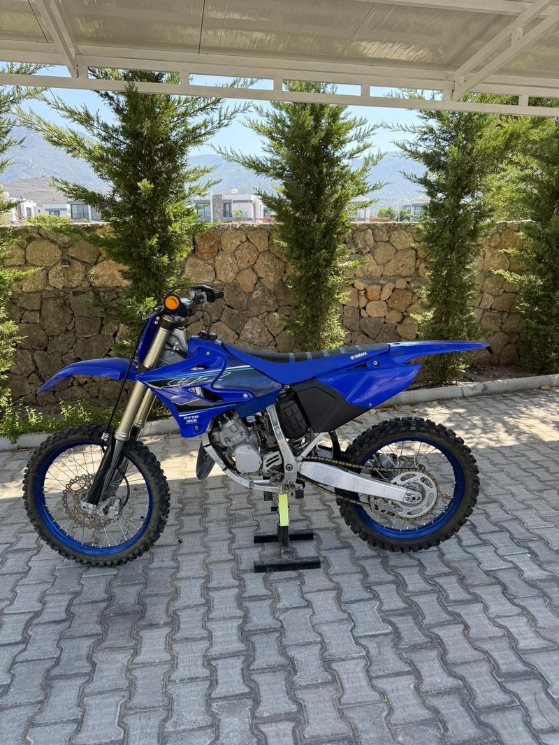 Yamaha YZ 125R — 1/3
