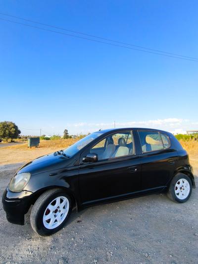 Toyota Vitz — 3