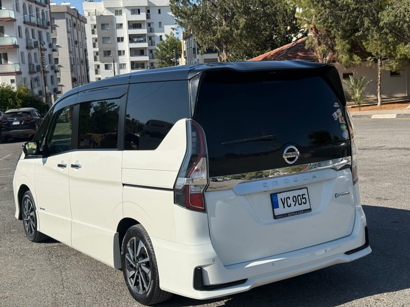 Nissan Serena — 4
