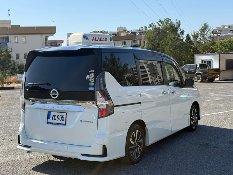Nissan Serena — 5