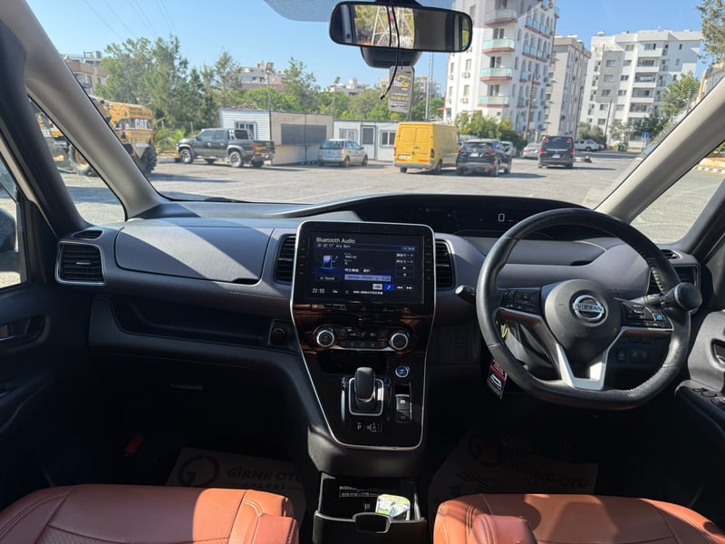 Nissan Serena — 9