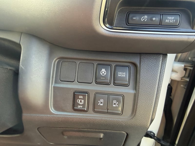 Nissan Serena — 10