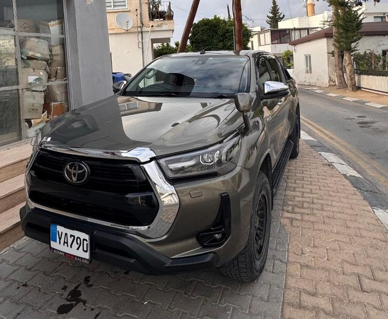 Toyota Hilux — 1/7