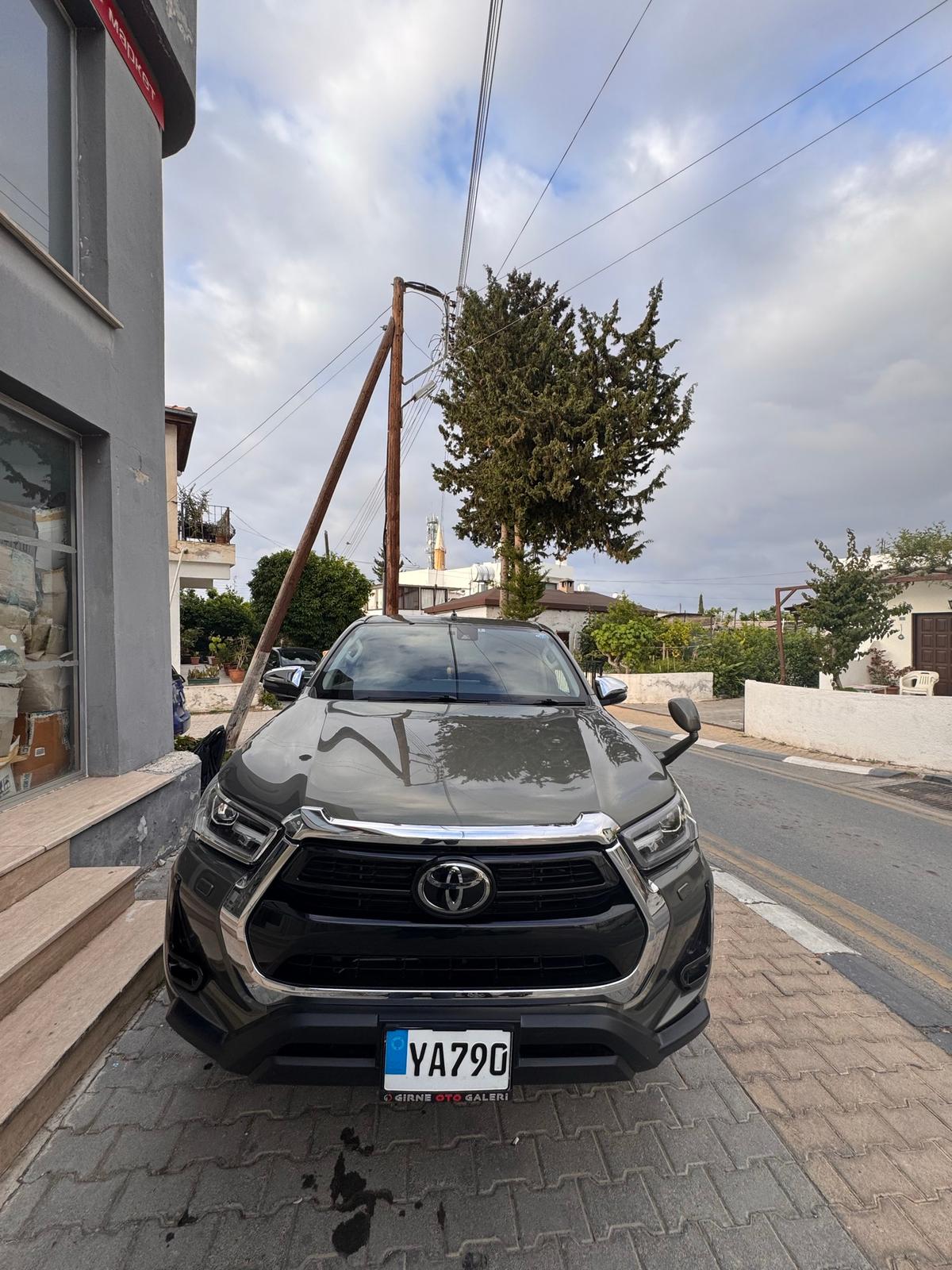 2022 Toyota Hilux 2