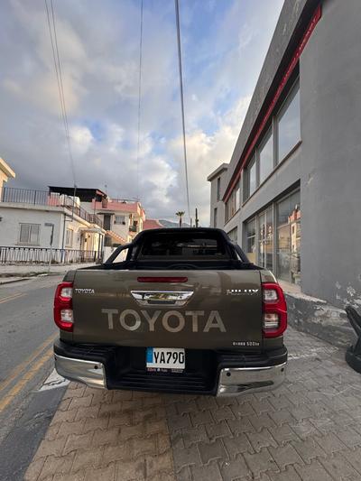 Toyota Hilux — 3