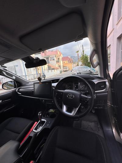 Toyota Hilux — 7