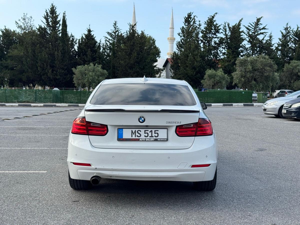 2013 BMW 320i 8