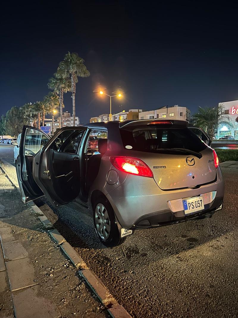 Mazda Demio — 1/4