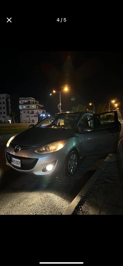 Mazda Demio — 4