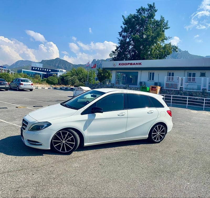 Mercedes-Benz B 180 — 1/8
