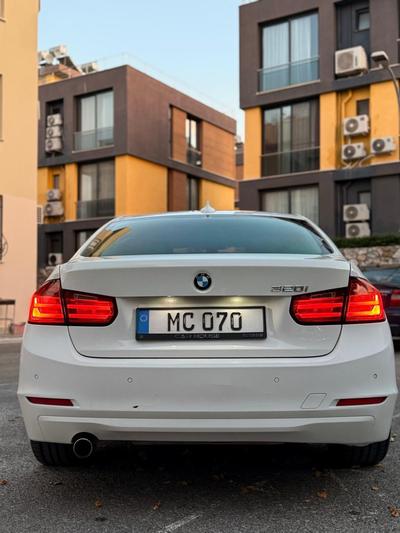 BMW 320i — 3