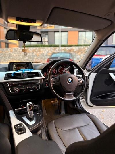 BMW 320i — 4