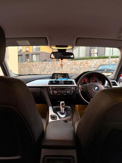 BMW 320i — 5