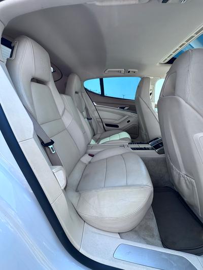 Porsche Panamera — 4
