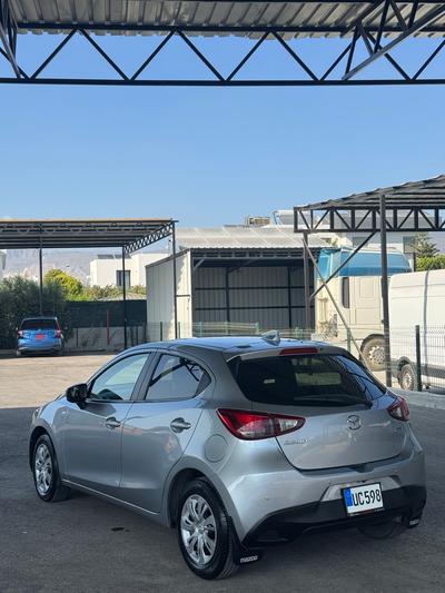 Mazda Demio — 4