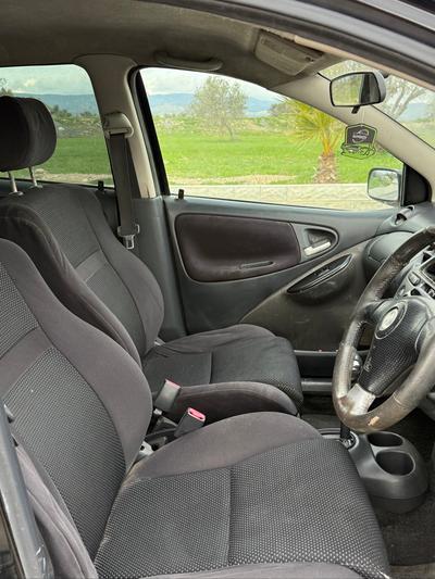 Toyota Vitz — 5