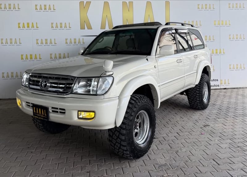 Toyota Land Cruiser — 1/7