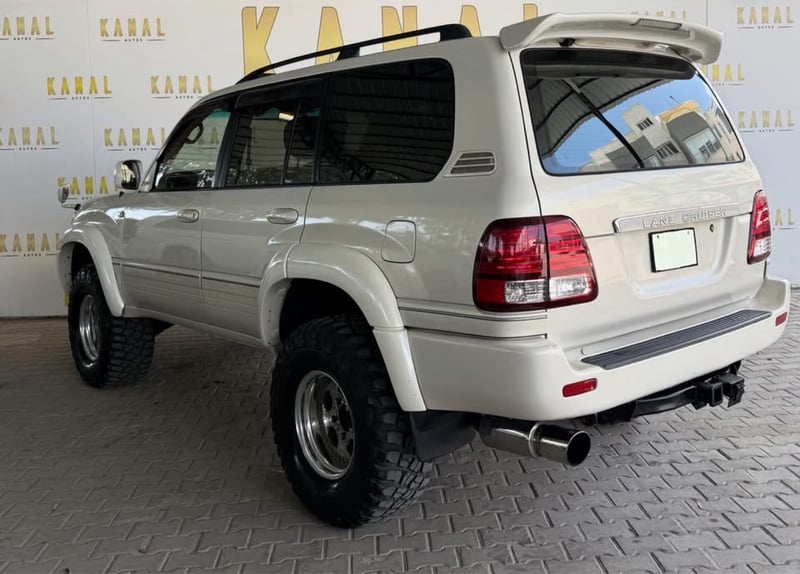 Toyota Land Cruiser — 4
