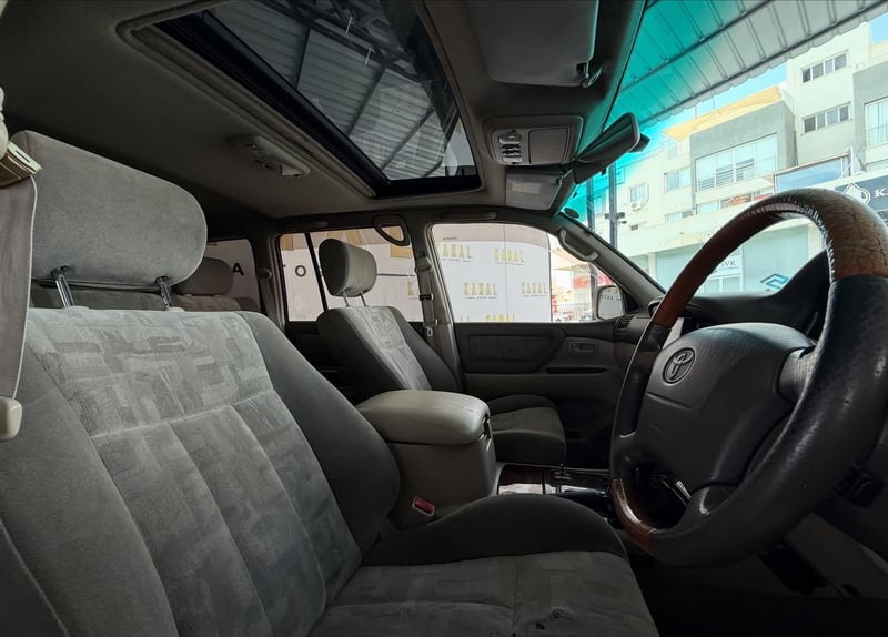Toyota Land Cruiser — 6