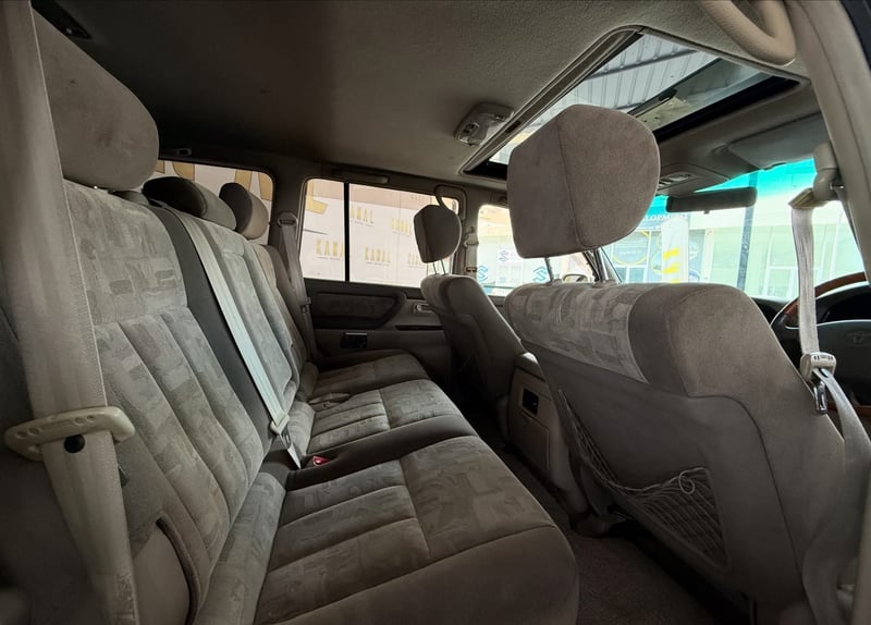 Toyota Land Cruiser — 7