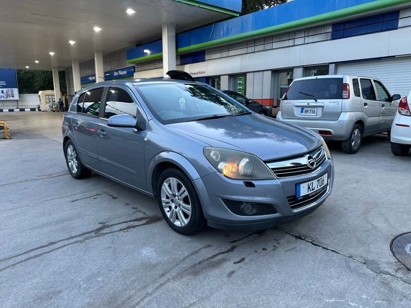 Opel Astra — 1/8