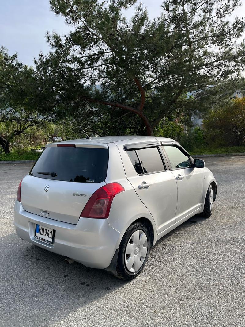 Suzuki Swift — 1/9