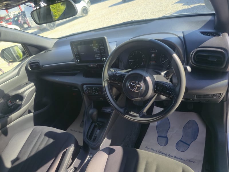 Toyota Yaris — 6