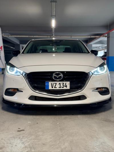 Mazda Axela — 3