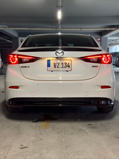 Mazda Axela — 4