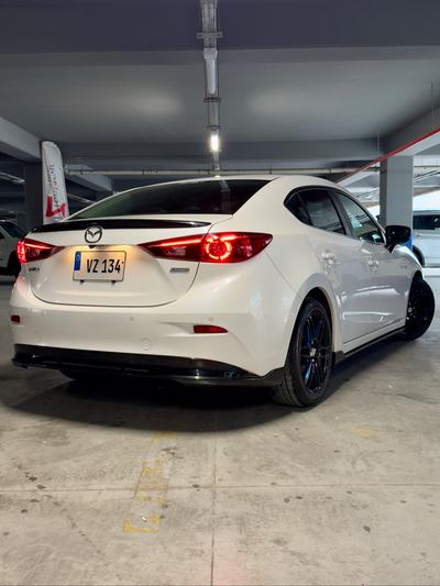 Mazda Axela — 6