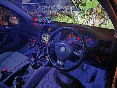 Volkswagen Golf — 4