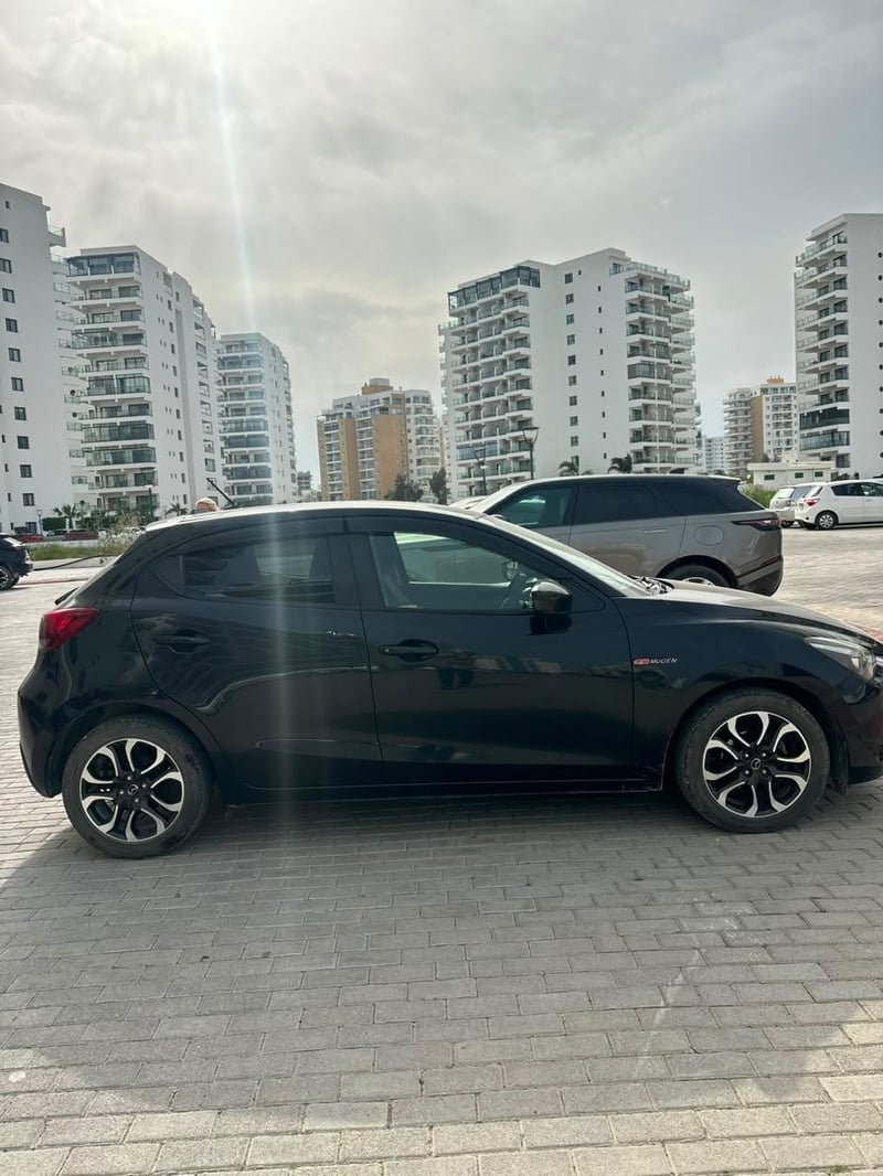Mazda Demio — 4