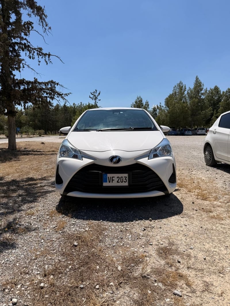 Toyota Vitz — 1