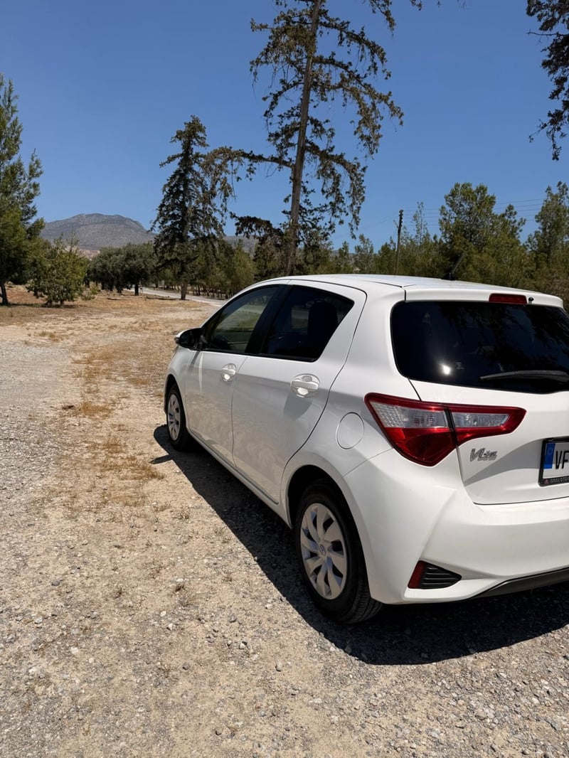 Toyota Vitz — 2